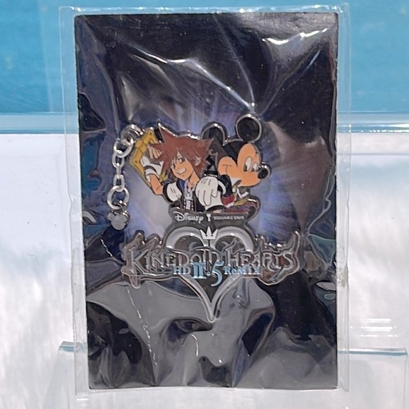Disney Kingdom Hearts Mickey Mouse HD 2.5 Remix Square Enix Collector’s Pin - Picture 10 of 12
